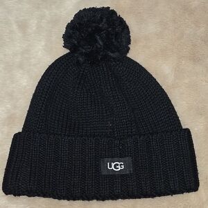 UGG BLACK WINTER BEANIE HAT